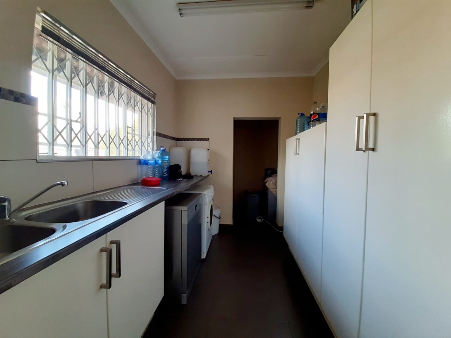 To Let 5 Bedroom Property for Rent in Vaalpark Free State